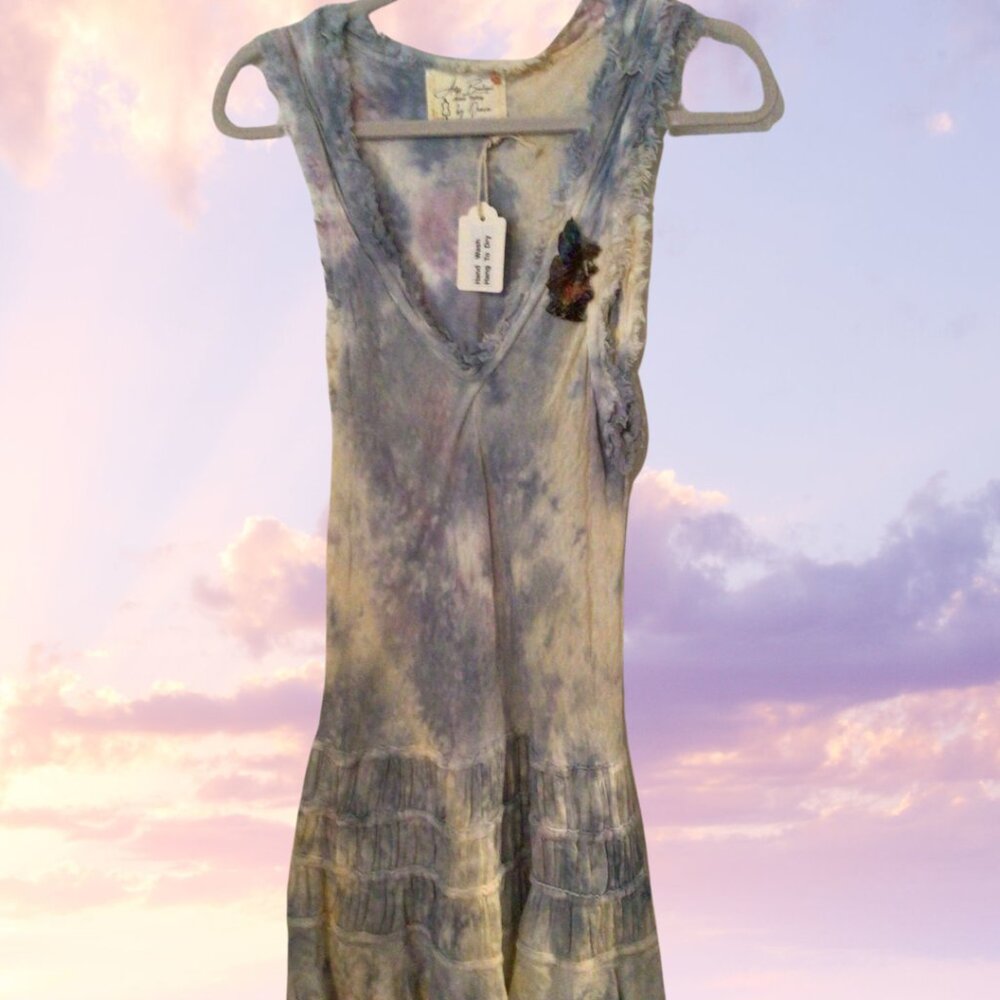 light white refresh dress upscaled size XS. Armpit to armpit is 16 inches wi